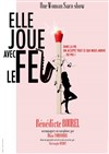 Bénédicte Bourel dans Elle joue avec le feu - Comédie Triomphe