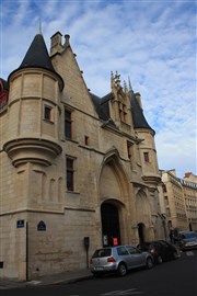 Visite guidée : le Marais, cours du vieux Paris, anecdotes et jardins | par Magalie Desurmont Mtro Pont Marie Affiche