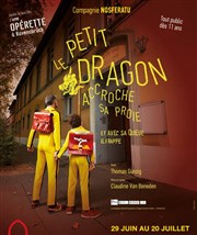 Le petit dragon accroche sa proie et avec sa queue il frappe Espace Saint Martial Affiche