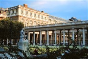 Le palais-royal et ses passages insoupçonnés au coeur de paris | par Pierre-Yves Jaslet Place du Palais Royal Affiche