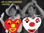 Un clown chasse l'autre Atypik Thtre Affiche