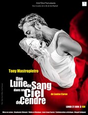 Tony Mastropietro dans Une lune de sang dans un ciel de cendre Thtre Lepic Affiche